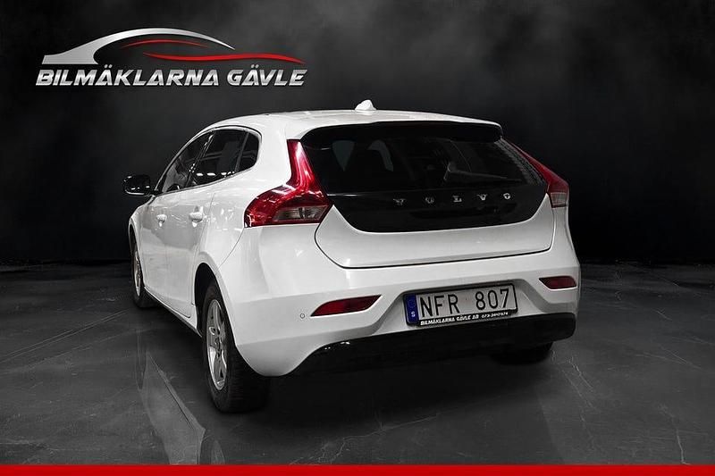 Begagnad Volvo V40 116 HK (85 kW) 2012 Vit Halvkombi
