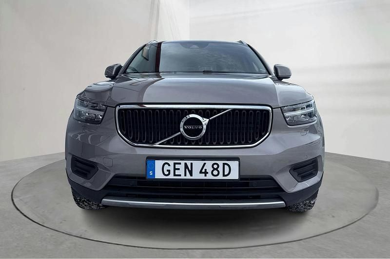 Begagnad Volvo XC40 Momentum 163 HK (119 kW) 2022 Grå SUV