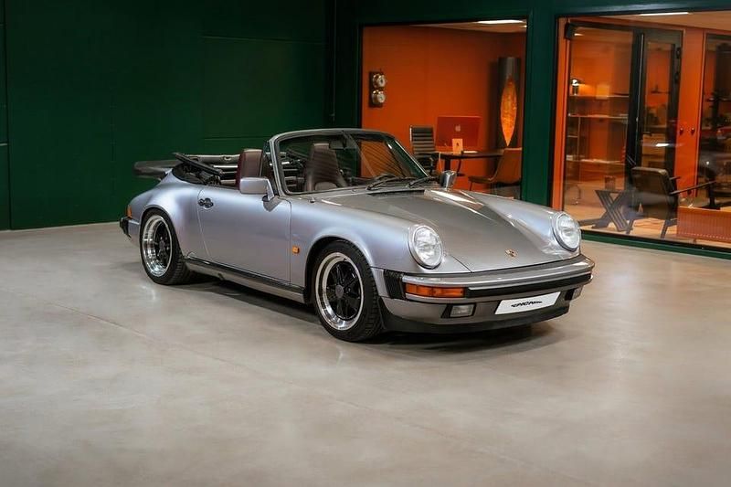 Begagnad Porsche 911 Carrera 231 HK (169 kW) 1987 Grå Cab