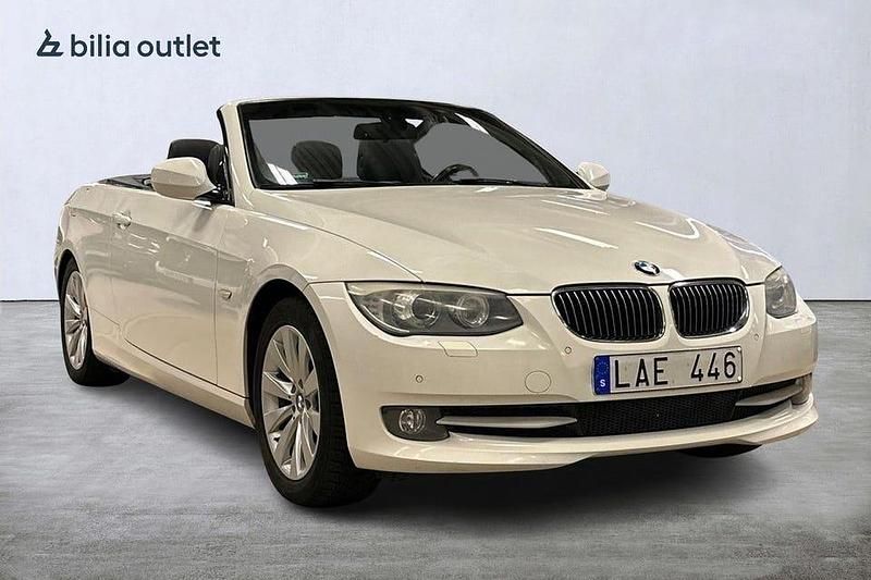 Begagnad BMW 325 218 HK (160 kW) 2010 Vit Cab