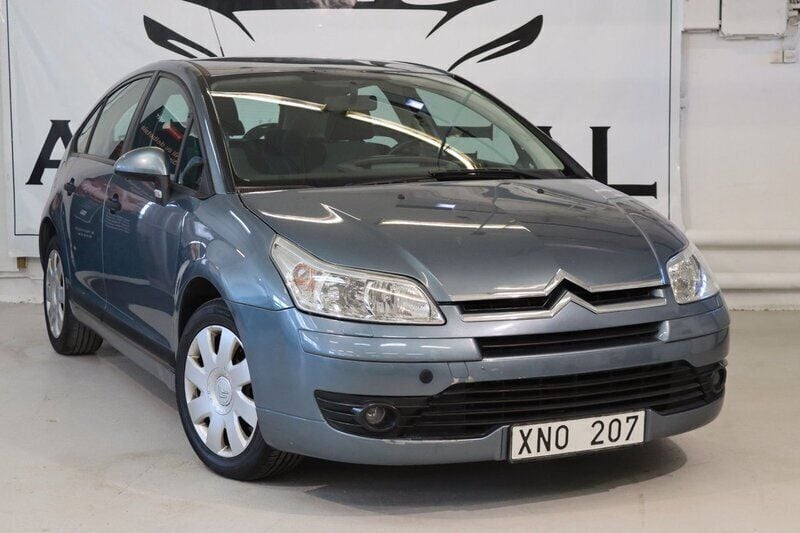 Grå Begagnad 2006 Citroën C4 Halvkombi | 27 900 kr (Marknadspris) - Bild 1/4