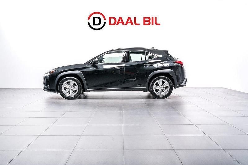 Svart Begagnad 2019 Lexus UX 250h SUV | 279 700 kr (Marknadspris) - Bild 1/4