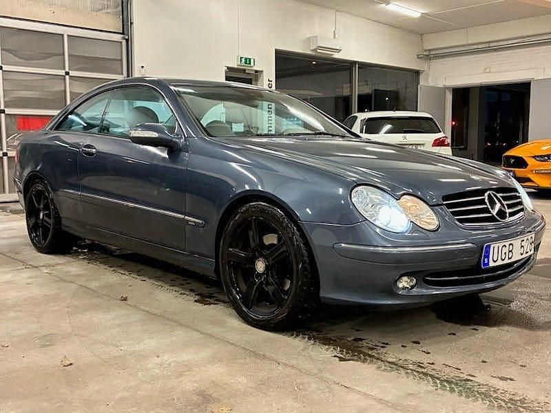 Begagnad Mercedes CLK240 Avantgarde 170 HK (125 kW) 2003 Ljusblå Sportkupé
