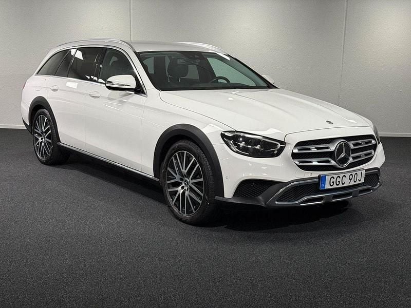 Vit Begagnad 2022 Mercedes E220 Avantgarde Kombi | 399 000 kr (Marknadspris) - Bild 1/4