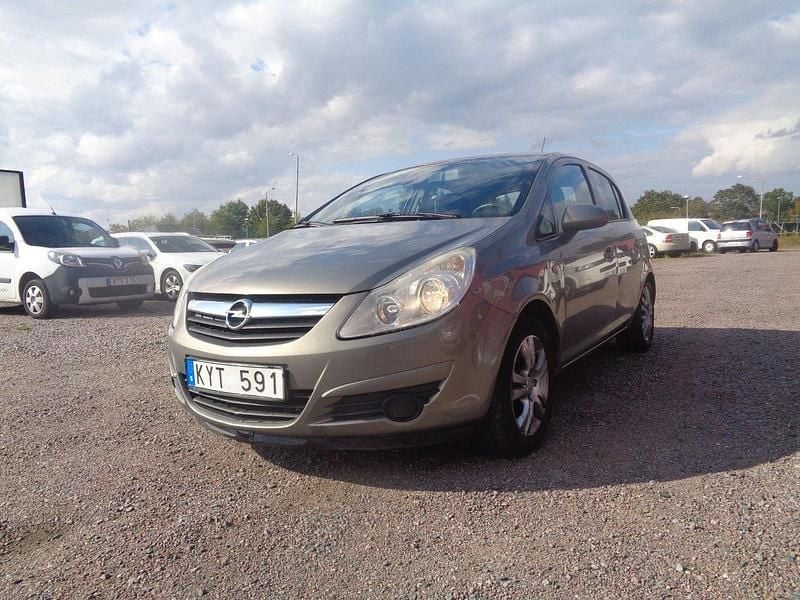 Brun Begagnad 2010 Opel Corsa Enjoy Halvkombi | 25 900 kr (Bra pris) - Bild 1/4