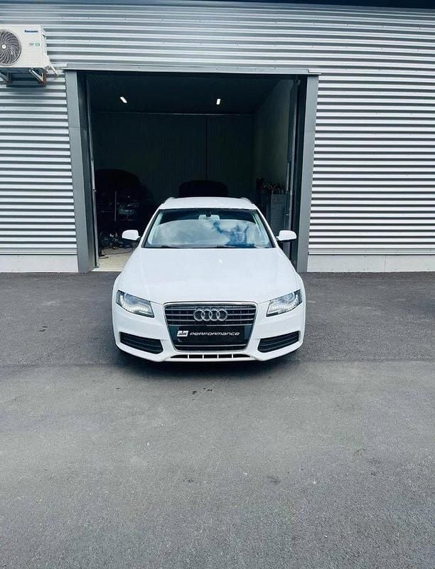 Vit Begagnad 2010 Audi A4 Sport Kombi | 44 999 kr (Bra pris) - Bild 1/4