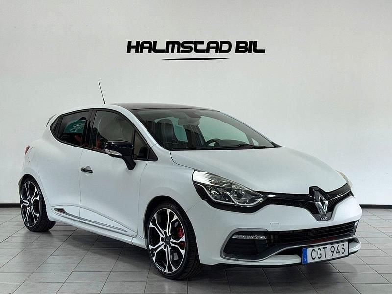 Vit Begagnad 2015 Renault Clio IV Trophy Halvkombi | 154 500 kr - Bild 1/4