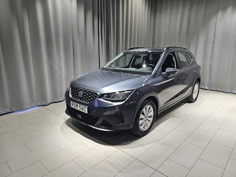 Mörkgrå (grå) Begagnad 2023 Seat Arona SUV | 199 900 kr (Marknadspris) - Bild 1/4