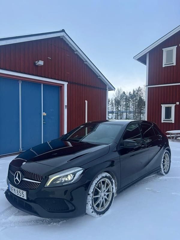 Begagnad Mercedes A180 122 HK (89 kW) 2016 Svart
