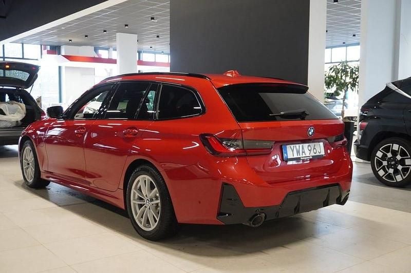 Begagnad BMW 330 M Sport 184 HK (135 kW) 2023 Röd Kombi