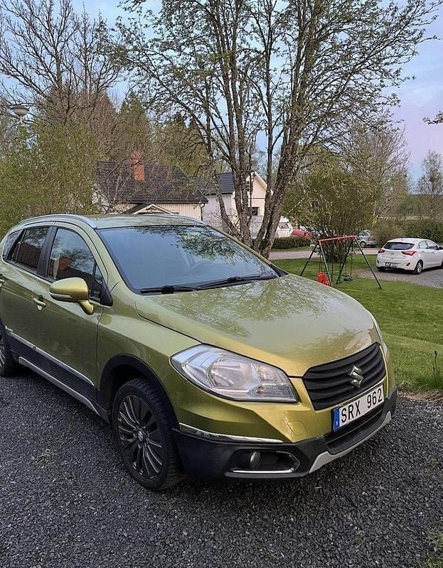 Grön Begagnad 2014 Suzuki SX4 S-Cross SUV | 84 900 kr (Marknadspris) - Bild 1/4