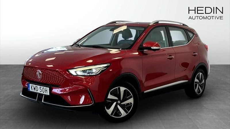 Röd (red) Begagnad 2021 MG ZS Luxury Sedan | 249 900 kr (Bra pris) - Bild 1/4
