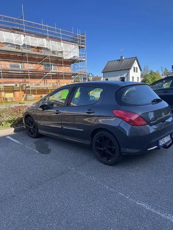 Grå Begagnad 2008 Peugeot 308 Halvkombi | 12 000 kr (Superpris) - Bild 1/4