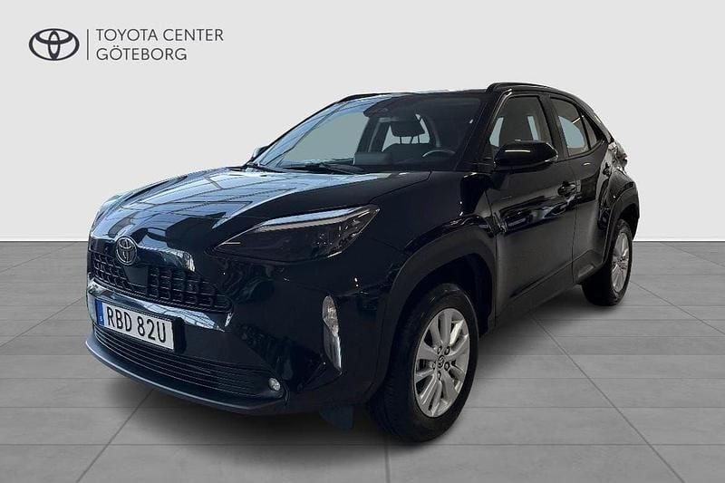 Svart Begagnad 2024 Toyota Yaris Hybrid Active SUV | 269 900 kr (Bra pris) - Bild 1/4