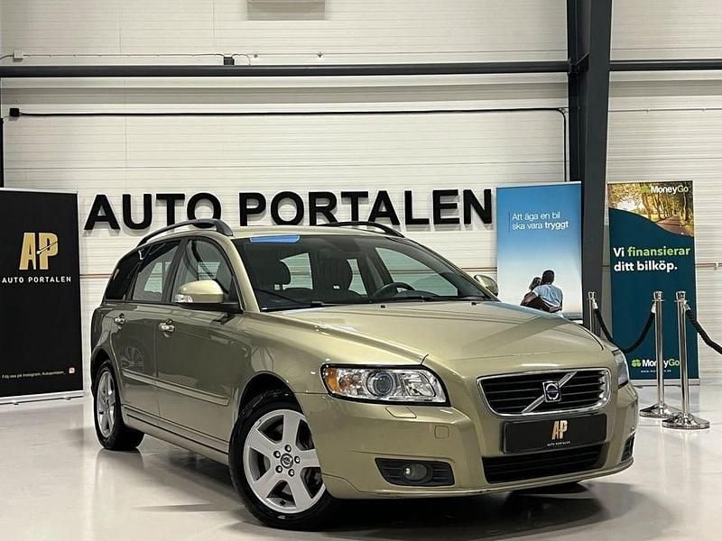 Grön Begagnad 2009 Volvo V50 Momentum Kombi | 74 900 kr (Lite dyr) - Bild 1/4