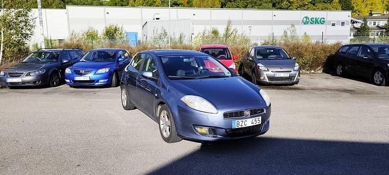 Mörkblå (blå) Begagnad 2008 Fiat Bravo Halvkombi | 14 900 kr - Bild 1/4