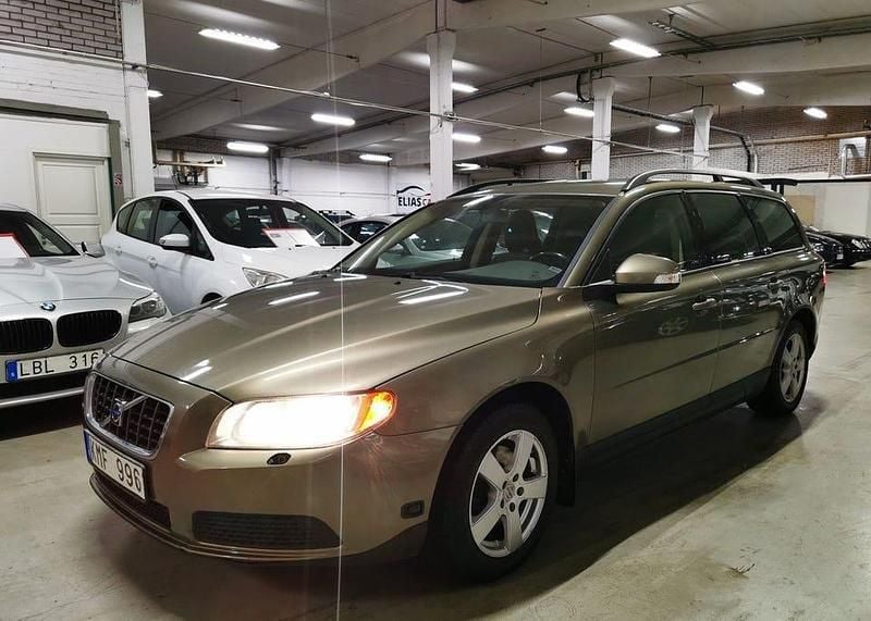 Grön Begagnad 2009 Volvo V70 Kinetic Kombi | 54 900 kr (Marknadspris) - Bild 1/4