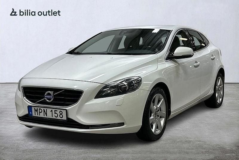 Begagnad Volvo V40 Momentum 190 HK (139 kW) 2014 Vit Kombi