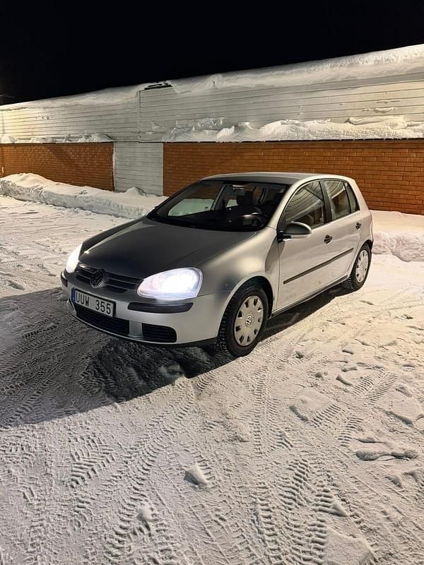 Begagnad 2004 VW Golf IV Halvkombi | 35 000 kr (Marknadspris) - Bild 1/4