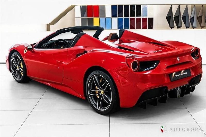 Begagnad Ferrari 488 670 HK (492 kW) 2019 Röd Cab