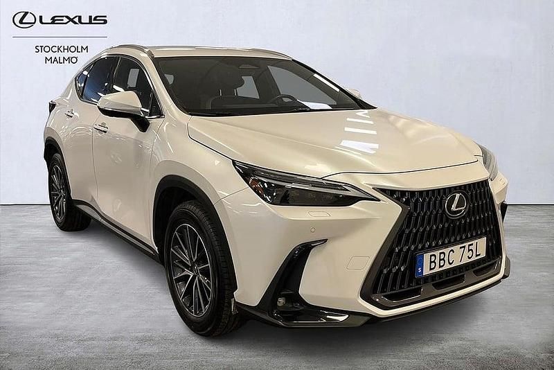 Begagnad Lexus NX350h Executive Line 245 HK (180 kW) 2023 Vit SUV