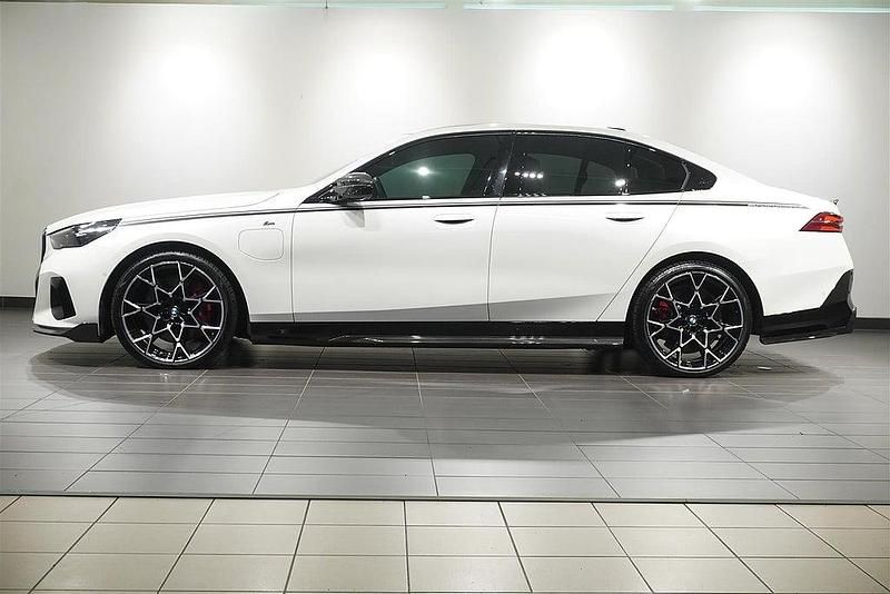 Begagnad BMW 550e Comfort Edition 313 HK (230 kW) 2024 Vit Sedan