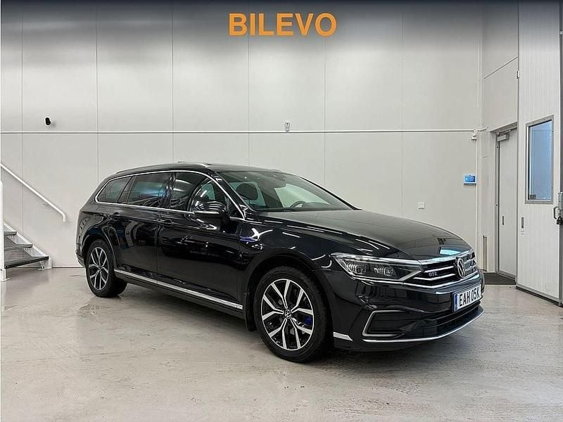 Svart Begagnad 2020 VW Passat GTE Kombi | 259 800 kr (Lite dyr) - Bild 1/4