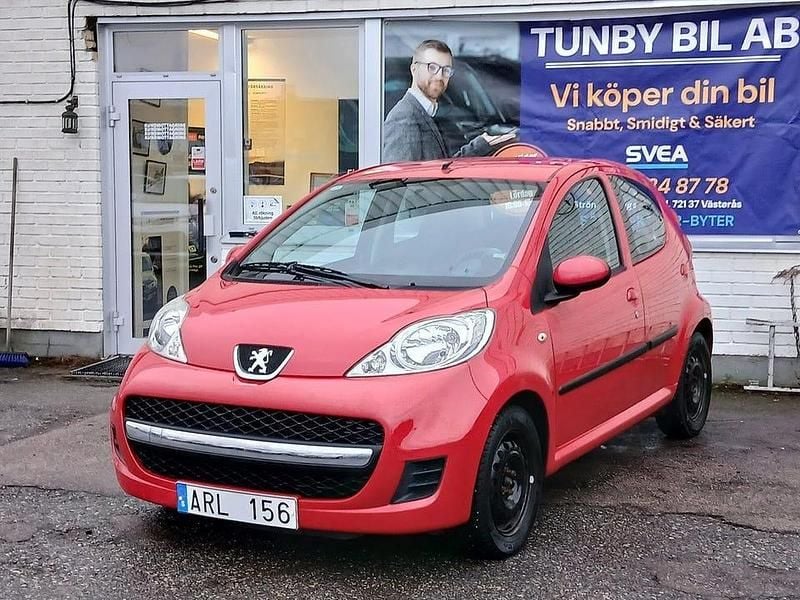 Röd Begagnad 2010 Peugeot 107 Halvkombi | 69 900 kr (Dyr) - Bild 1/4