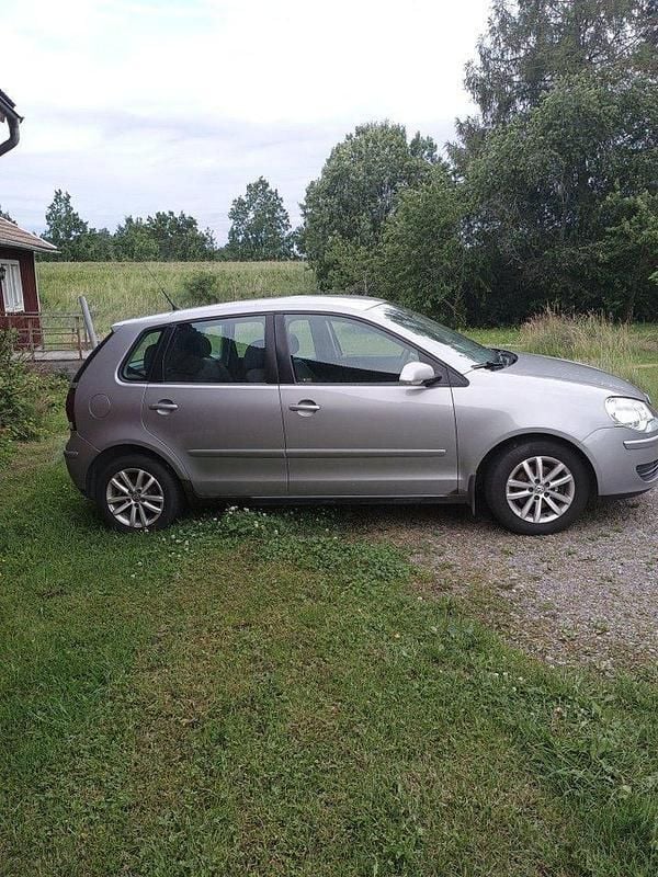 Silver Begagnad 2007 VW Polo Comfortline Halvkombi | 16 000 kr (Marknadspris) - Bild 1/1