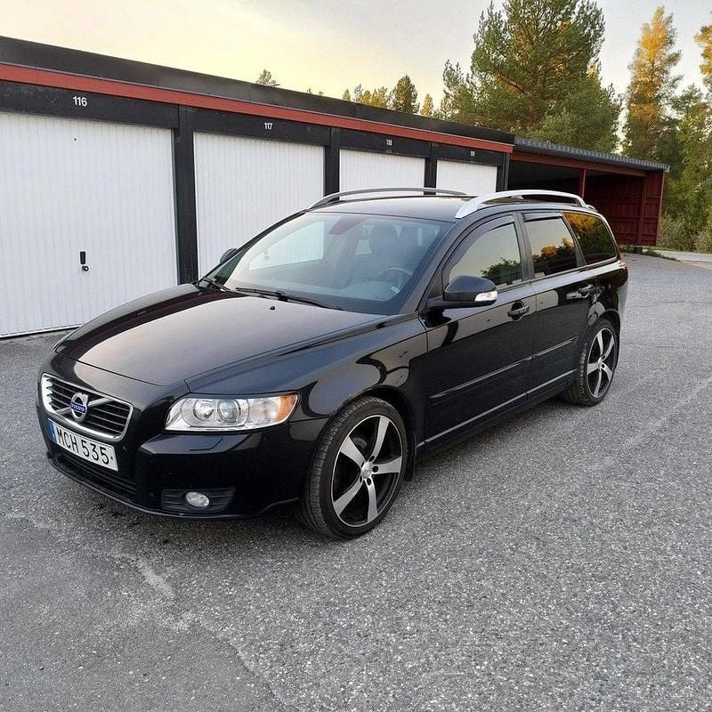Svart Begagnad 2012 Volvo V50 Momentum Kombi | 45 000 kr (Bra pris) - Bild 1/4