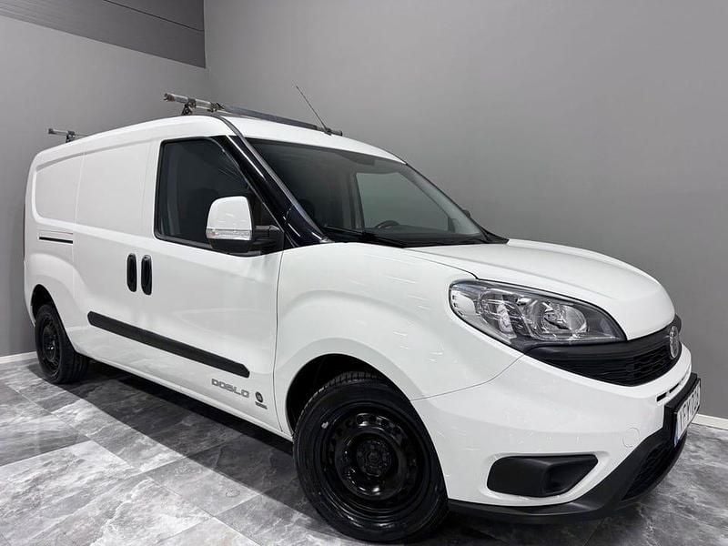 Vit Begagnad 2017 Fiat Doblò Minibuss | 89 900 kr (Marknadspris) - Bild 1/4