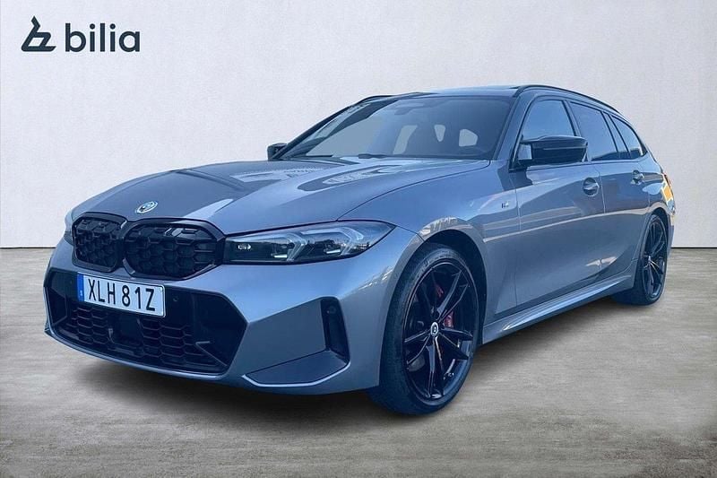 Grå Begagnad 2022 BMW M340 M Sport Sedan | 649 900 kr (Lite dyr) - Bild 1/3
