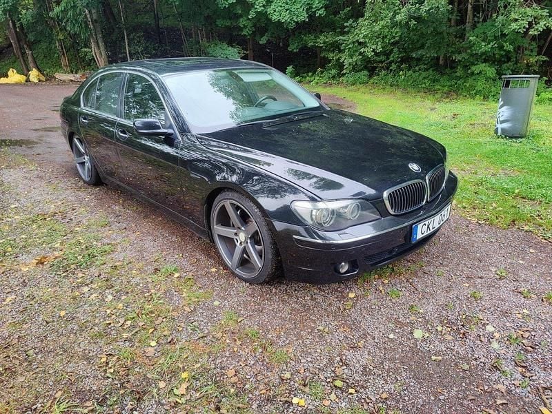 Svart Begagnad 2006 BMW 740 Sedan | 62 000 kr - Bild 1/4