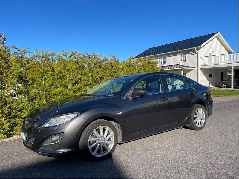 Grå Begagnad 2012 Mazda 6 Inclusive Halvkombi | 95 000 kr (Lite dyr) - Bild 1/4