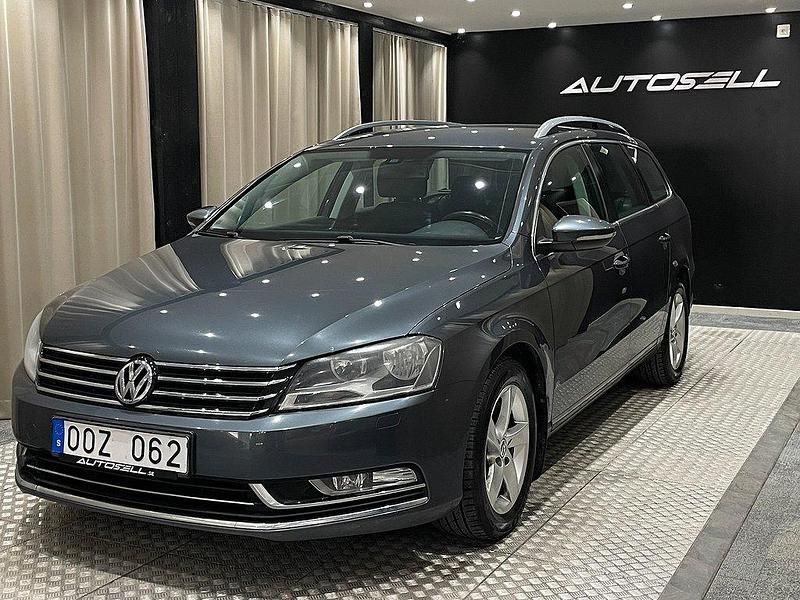 Ljusgrå Begagnad 2013 VW Passat Kombi | 99 900 kr (Marknadspris) - Bild 1/4