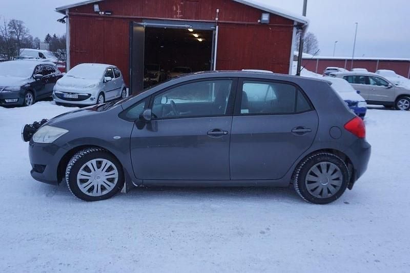 Begagnad Toyota Auris 90 HK (66 kW) 2007 Grå Halvkombi