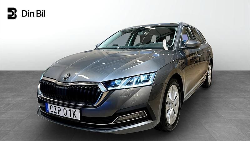 Grå Begagnad 2024 Skoda Octavia Style Kombi | 314 900 kr (Marknadspris) - Bild 1/4