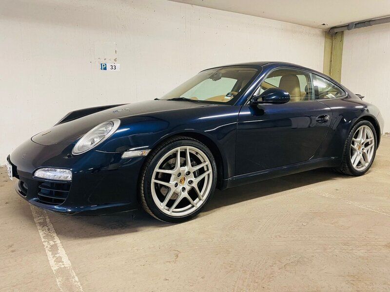 Mörkblå Begagnad 2009 Porsche 911 Carrera Sportkupé | 695 000 kr - Bild 1/4