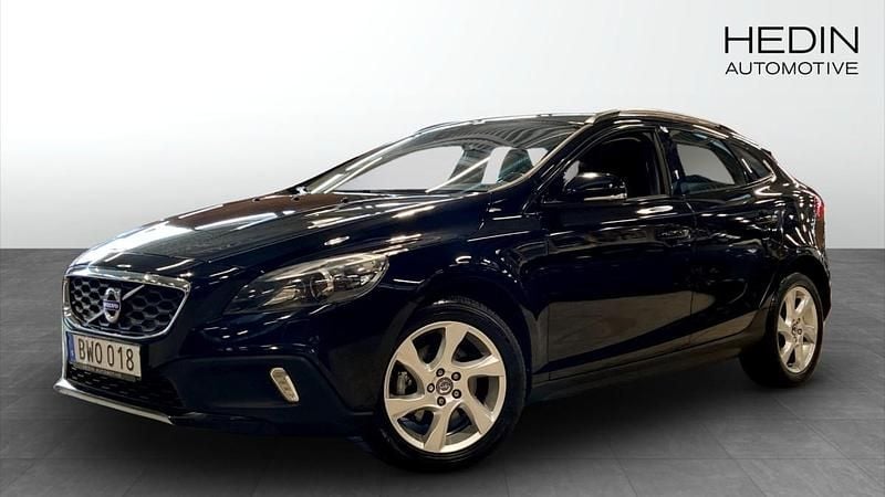 Svart (black) Begagnad 2014 Volvo V40 CC Momentum Kombi | 124 900 kr (Marknadspris) - Bild 1/4