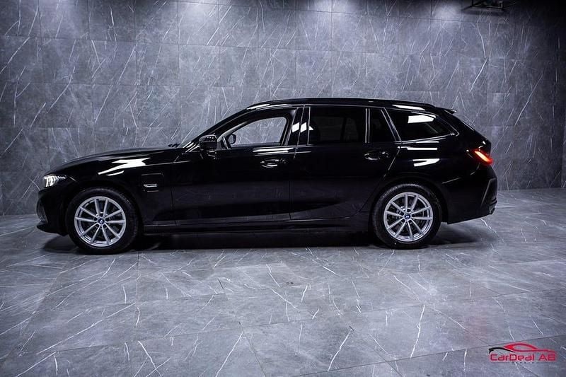 Begagnad BMW 330 Shadowline 292 HK (214 kW) 2023 Svart Kombi