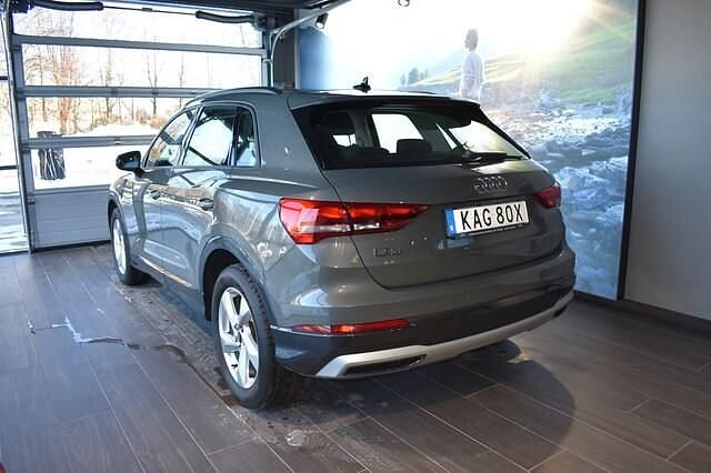 Begagnad Audi Q3 Advanced 150 HK (110 kW) 2022 Chronosgrå metallic SUV