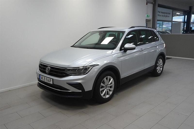 Silver Begagnad 2023 VW Tiguan SUV | 309 900 kr (Bra pris) - Bild 1/4