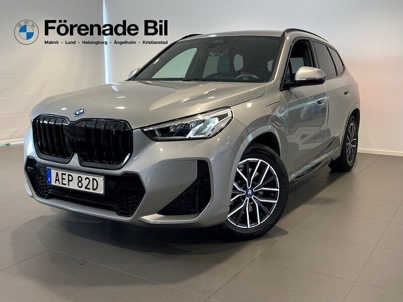 Grå Begagnad 2024 BMW X1 M Sport SUV | 579 000 kr (Dyr) - Bild 1/4