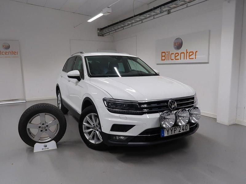 Vit Begagnad 2017 VW Tiguan GT SUV | 234 900 kr (Marknadspris) - Bild 1/3