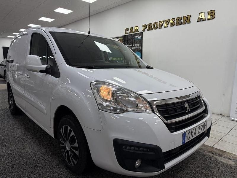 Vit Begagnad 2016 Peugeot Partner Minibuss | 65 900 kr (Bra pris) - Bild 1/4