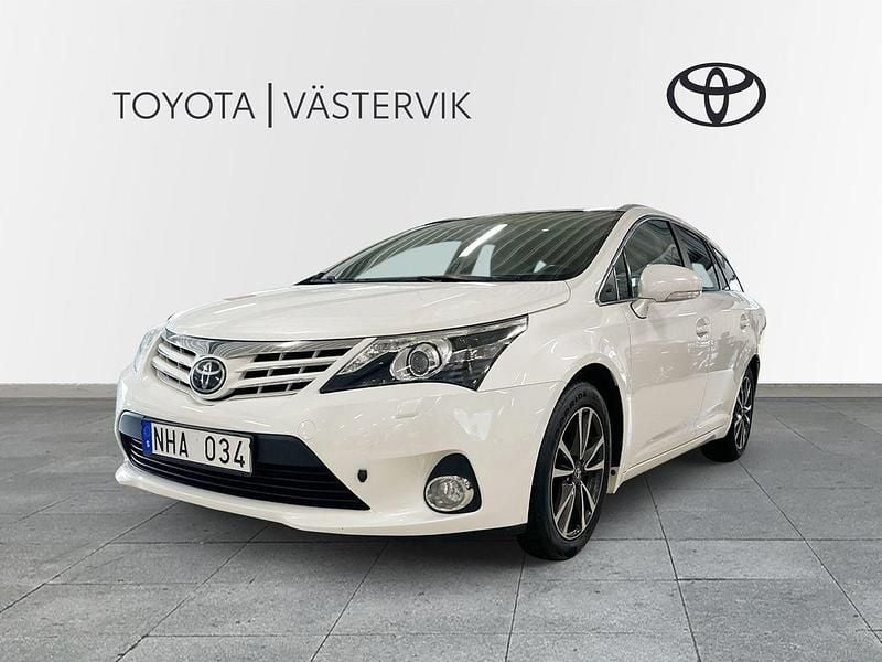 Vit Begagnad 2013 Toyota Avensis Executive Kombi | 119 900 kr (Lite dyr) - Bild 1/4