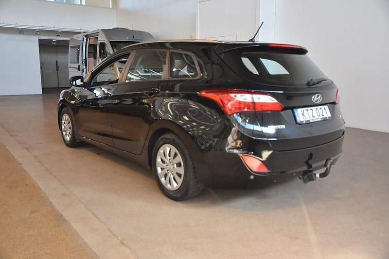 Begagnad Hyundai i30 Select 101 HK (74 kW) 2015 Svart Kombi