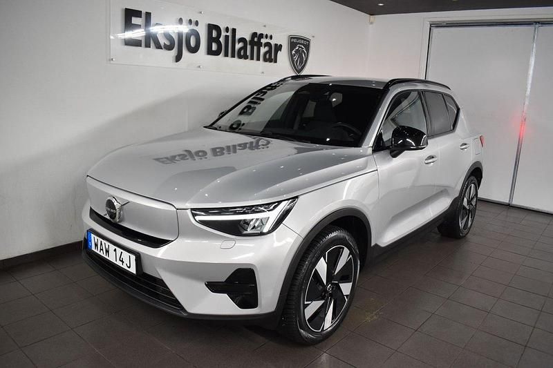Silver (silver dawn metallic) Begagnad 2024 Volvo XC40 SUV | 407 500 kr (Bra pris) - Bild 1/4