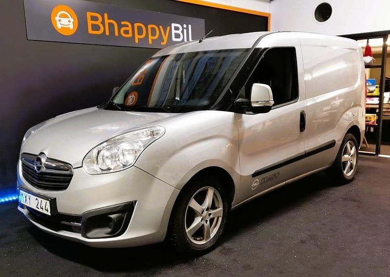 Grå Begagnad 2013 Opel Combo S Van | 41 900 kr (Bra pris) - Bild 1/4