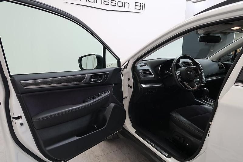 Begagnad Subaru Outback 175 HK (128 kW) 2020 Vit Kombi